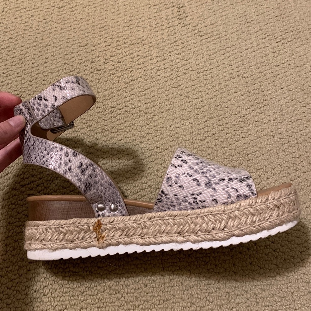 Platform sandals